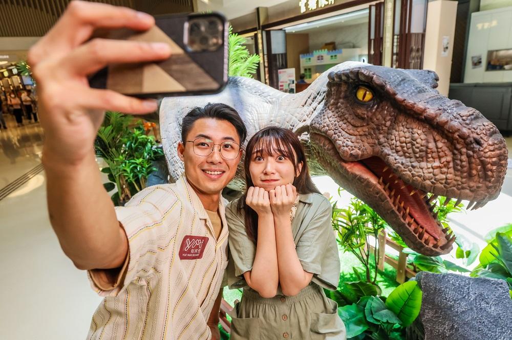 暑假好去處│一條長達4米的暴龍亦會棲身於商場L1裕民里中。