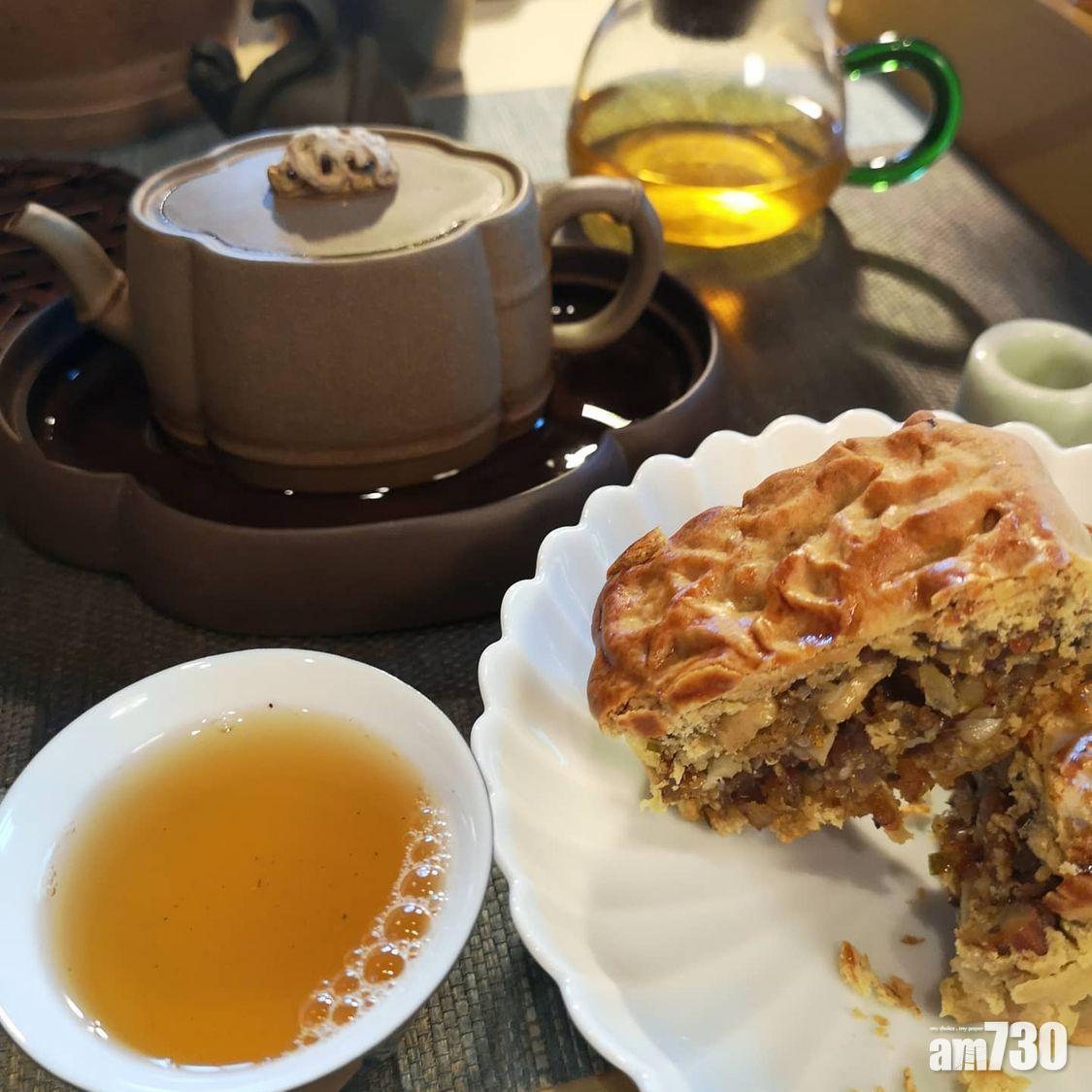 小青柑普洱茶的柑橘香可以令五仁月餅的堅果香更突出。