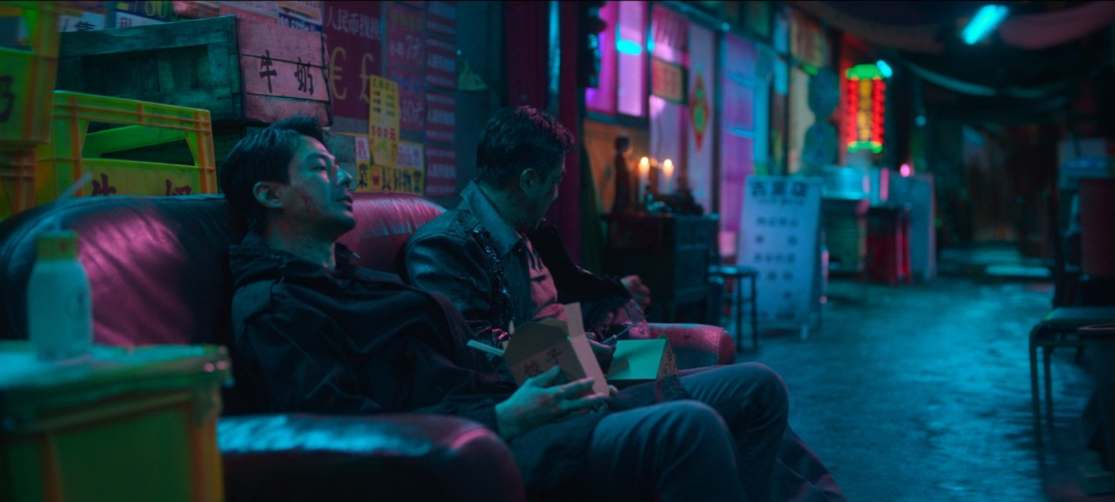 《Moving超異能族》第12集講述柳承龍與趙寅在香港食餃子,充滿昔日港產片情懷。(劇照)