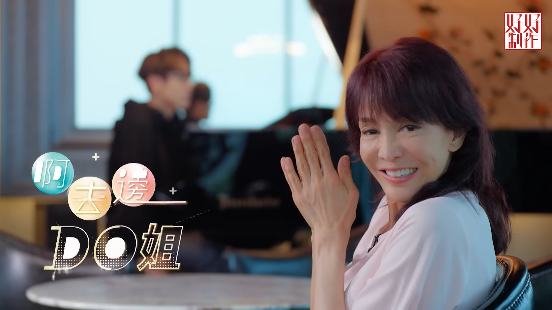 行完市集,Do姐帶林家謙到一間酒吧餐廳「The Dragonfly Bar」飲Cocktail放鬆一下