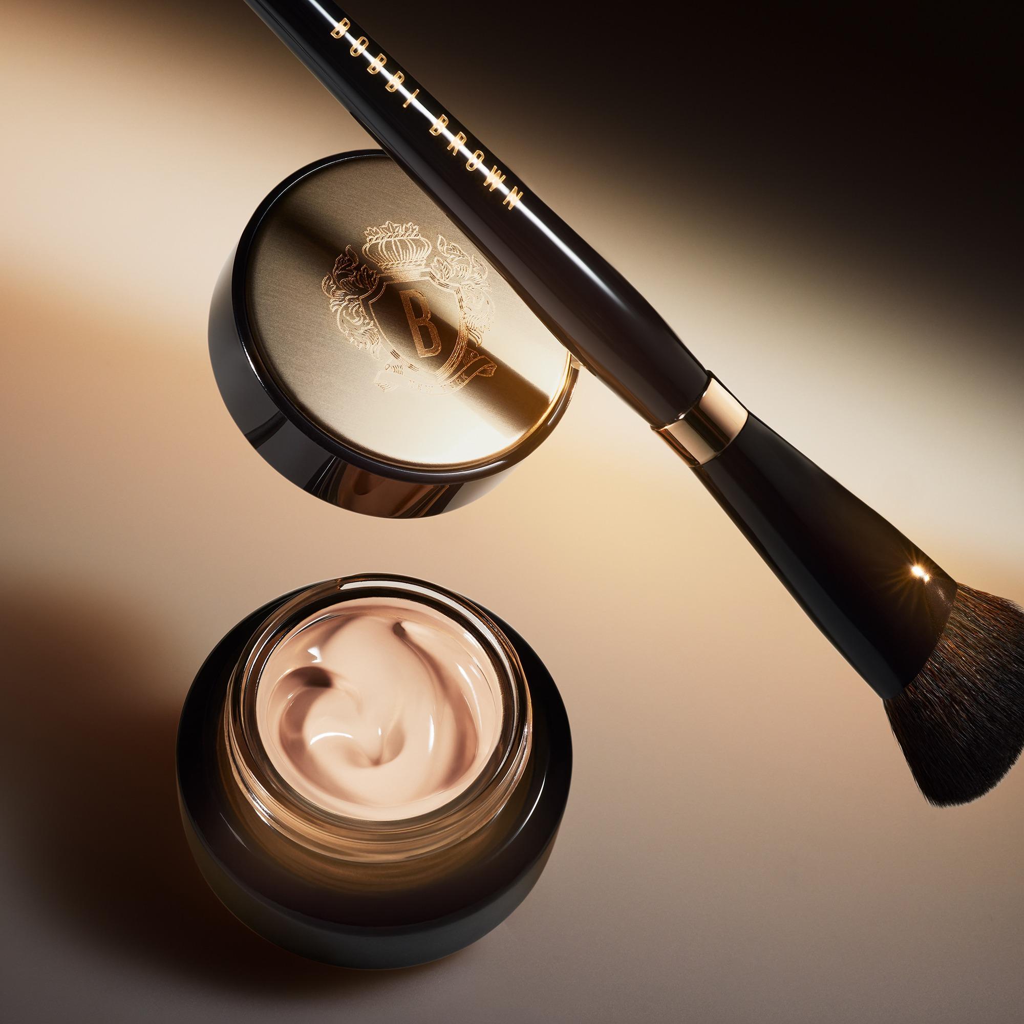 蟲草臻萃煥活粉底霜 SPF 25.PA++ $740