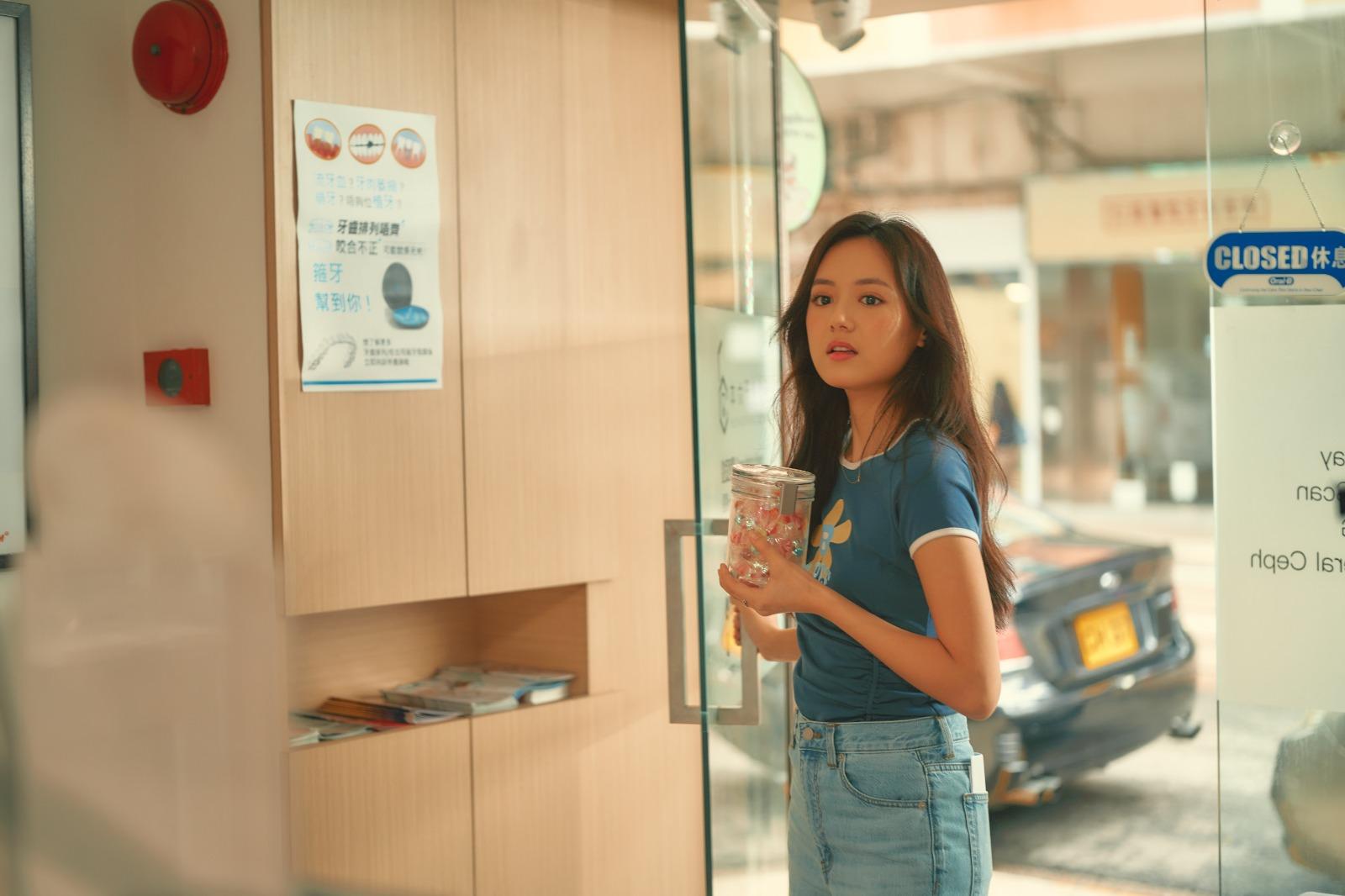 《牙痛文學》由校花Shadow擔任MV女主角。