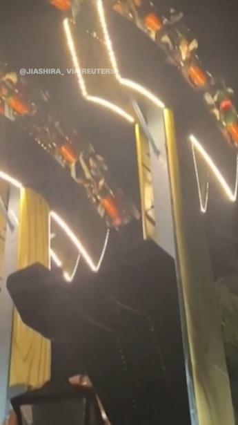 遊客受困多時,耐心等候救援。(互聯網)