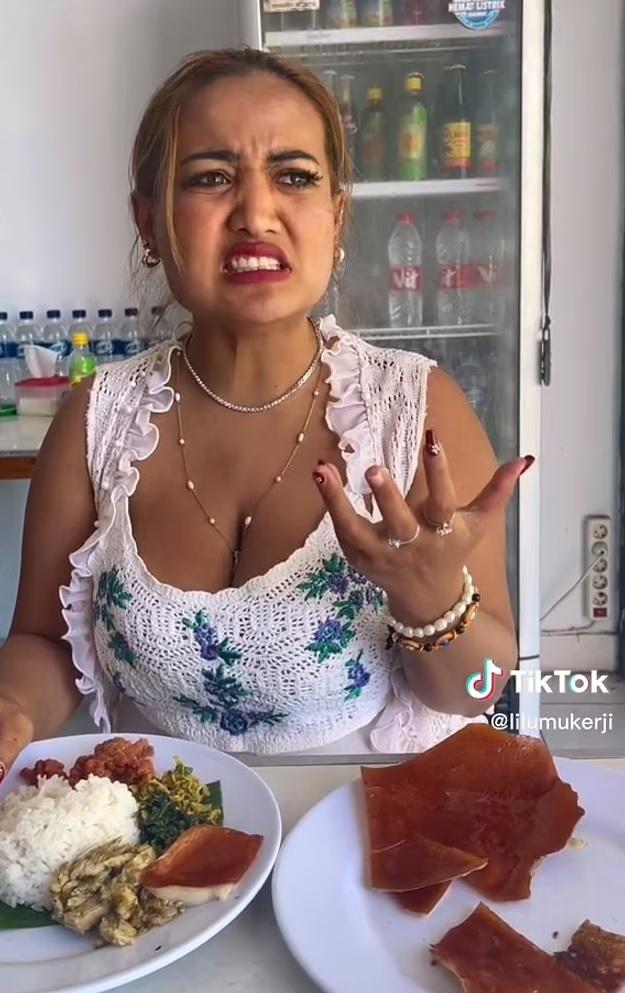 Lina拍片吃豬肉。(互聯網)