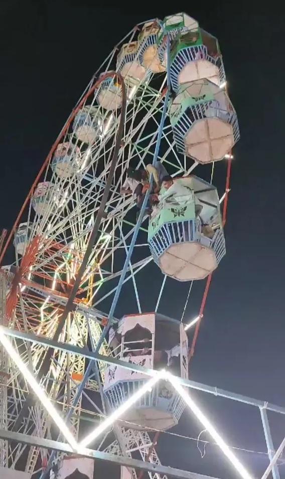 高空救人,十分驚險。(互聯網)