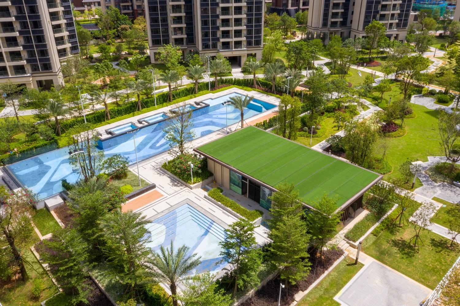 嘉譽灣設有各式住客設施,包括大型戶外泳池。