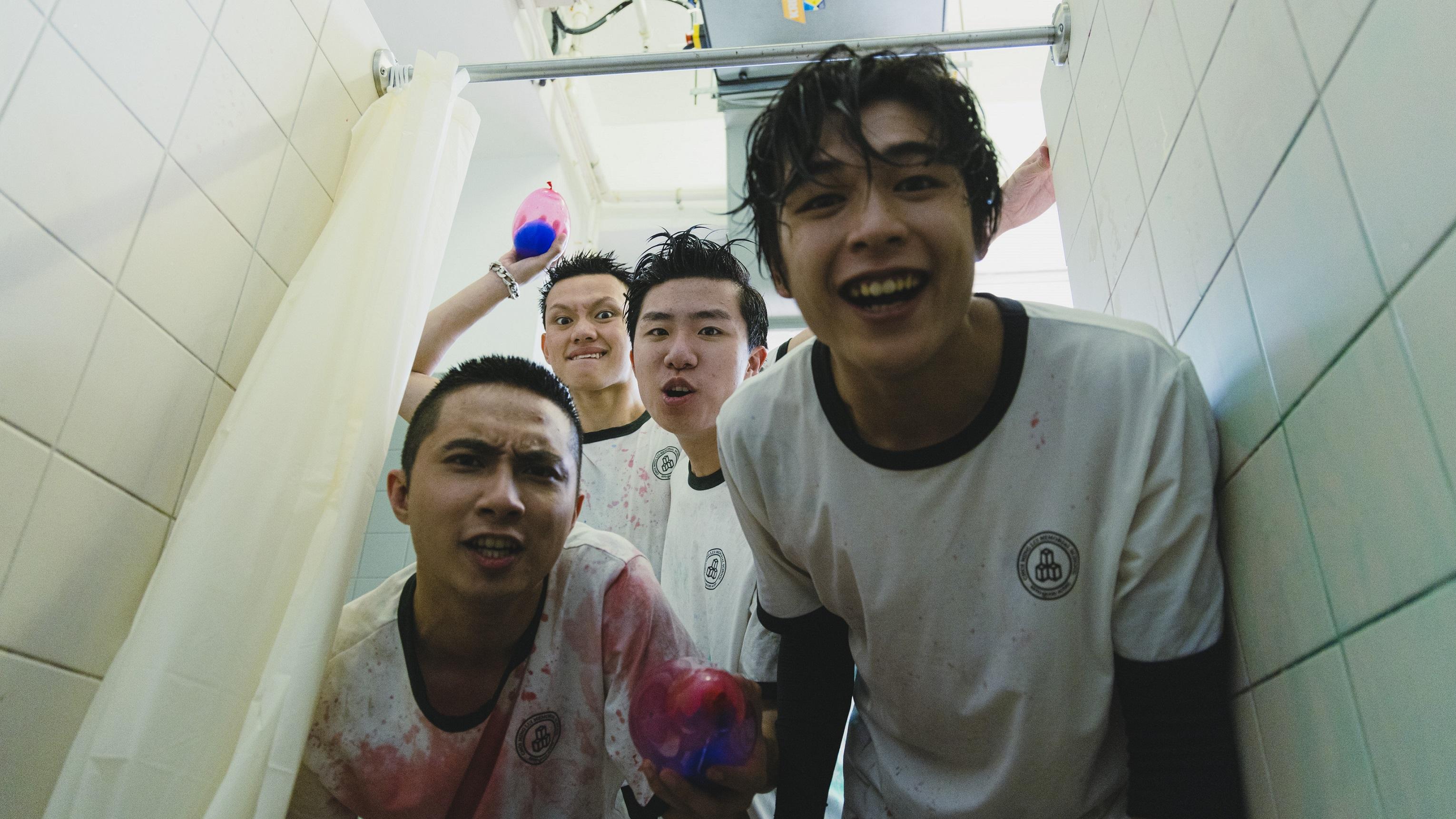 陳焯嵐、蔡承恩、陳傑奇和黃偉聰在《那年盛夏我們綻放如花》演的四人幫,經常蝦蝦霸霸。