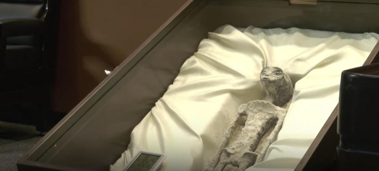 據稱是外星人遺骸,有約1, 000年歷史。(互聯網)