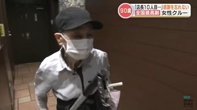 本田民子一清早上班,即開始打掃工作。(互聯網)