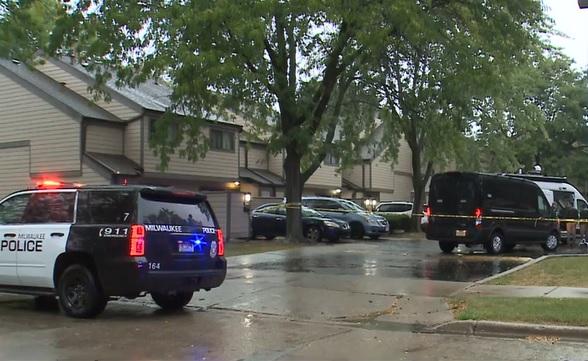 警車在案發屋苑附近停駐。(互聯網)