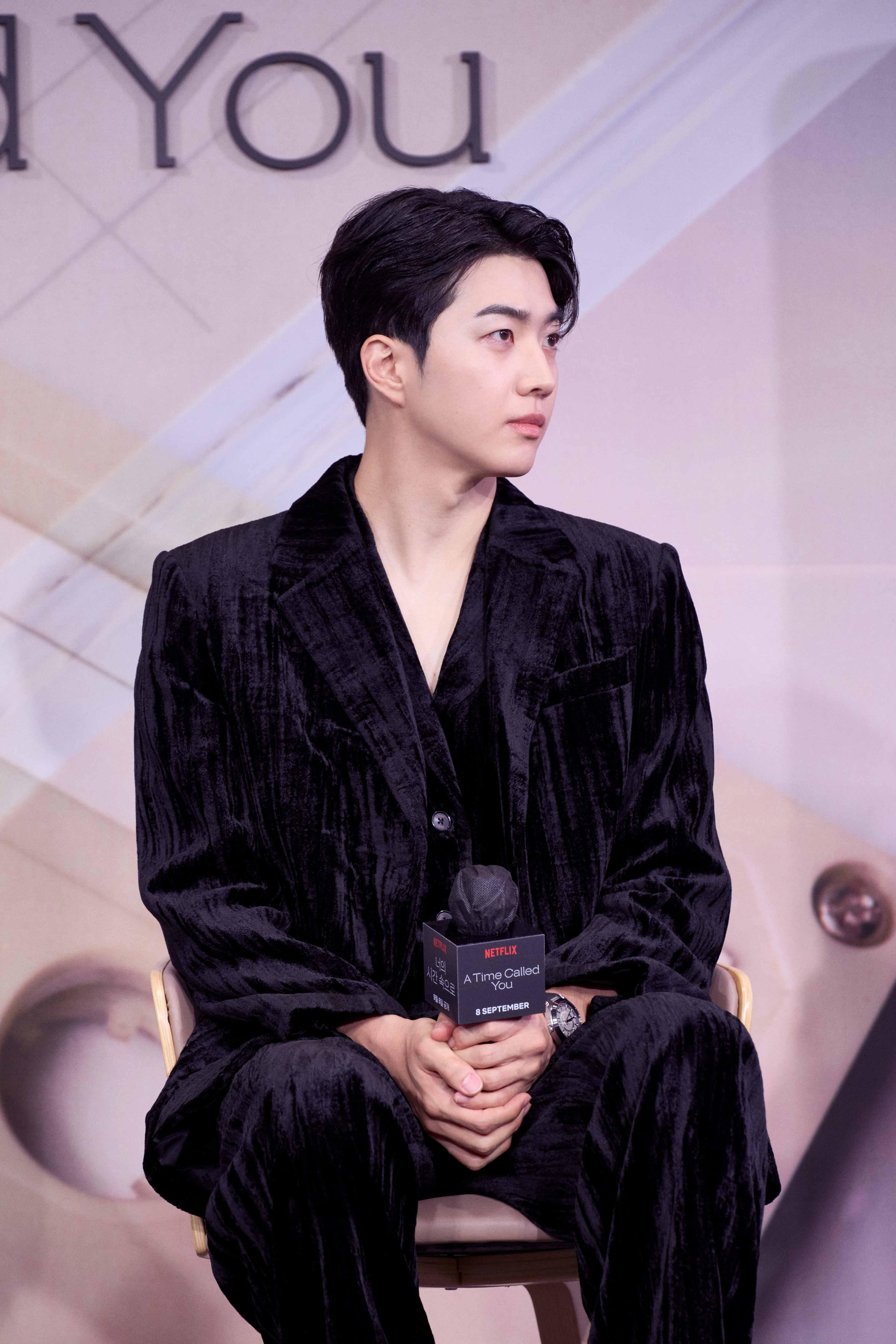 導演讚姜勳是團隊寵兒,直呼劇組所有人都認為他就是角色「鄭仁圭」本人。(圖/Netflix提供)