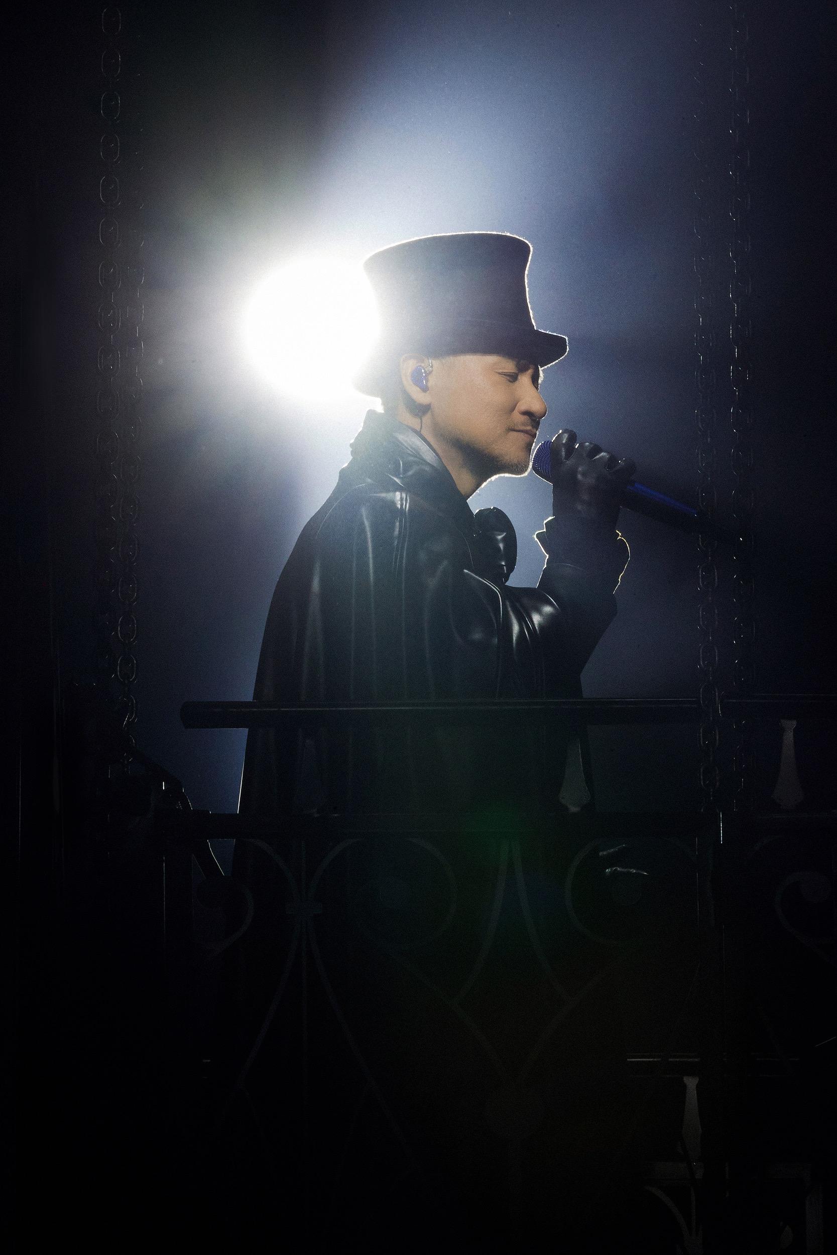 張學友在整場個唱都沒用到提詞機。