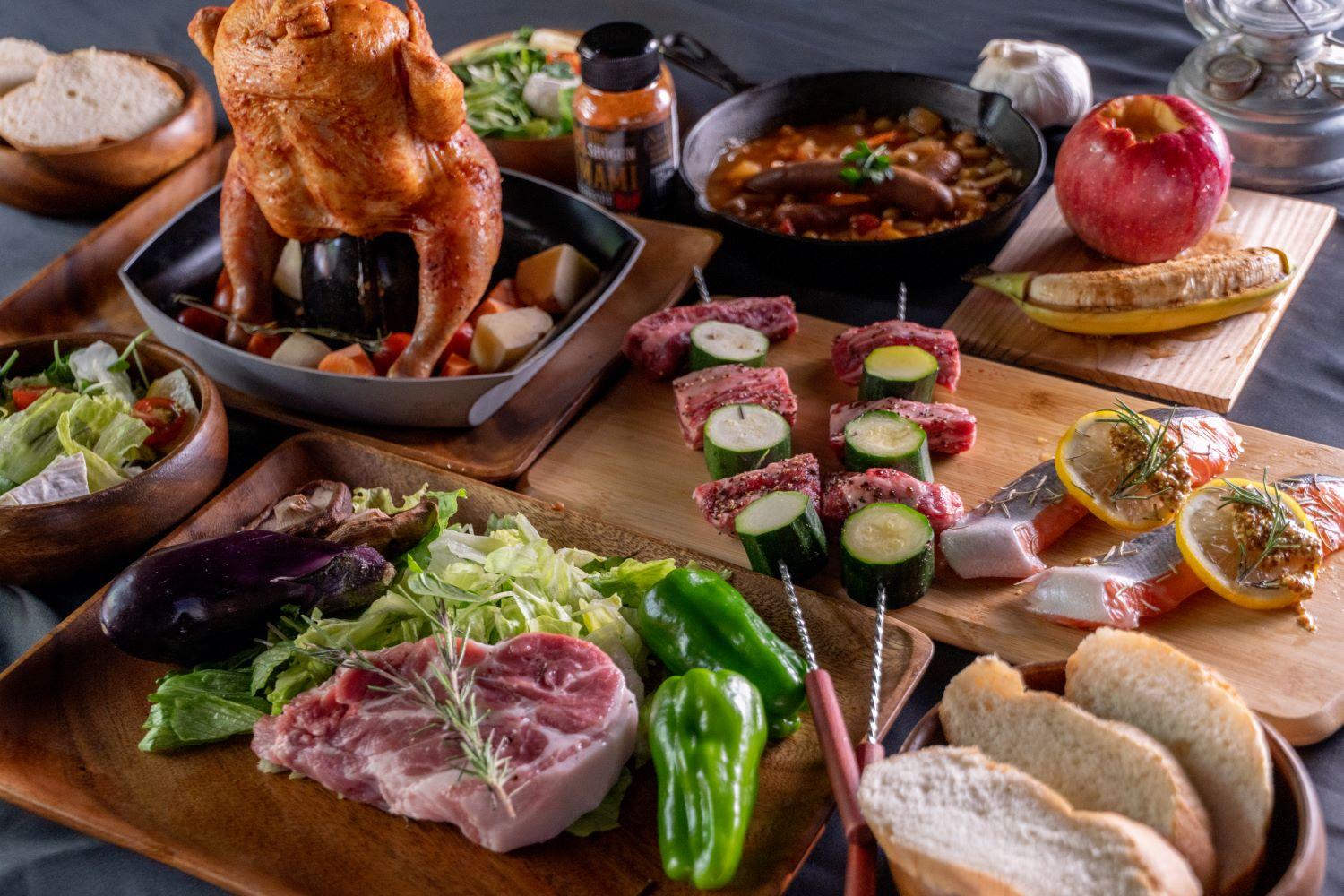 東京自由行2023 |旅客可選連一泊二食的住宿套票,BBQ晚餐的食材及設備都由專人預備好,十分方便。( 圖片來源:PRTIMES)