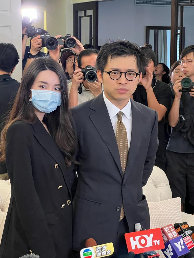 記者會結束前,林作應要求跟裕美合照。