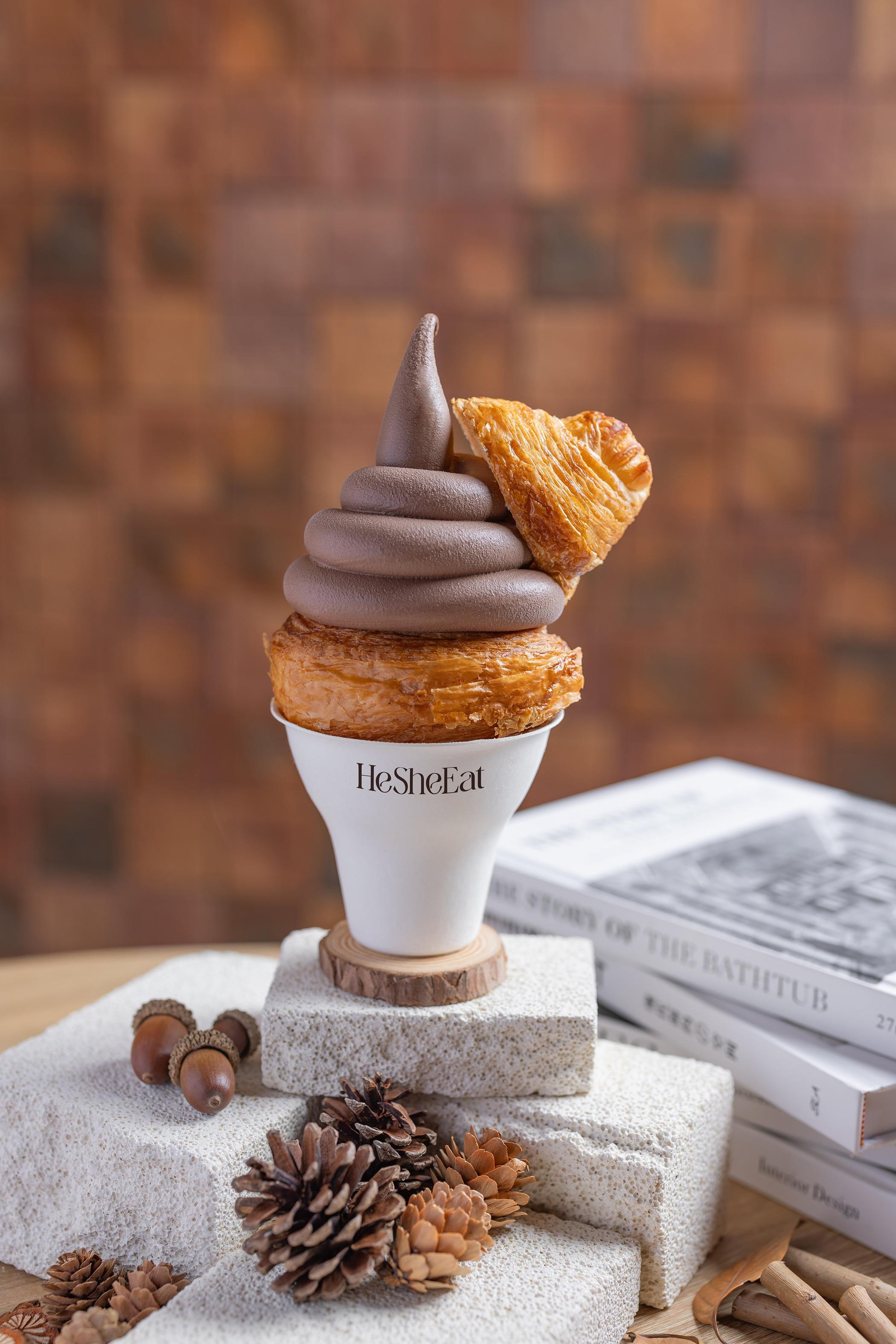 牛角包x特濃比利時朱古力軟雪糕