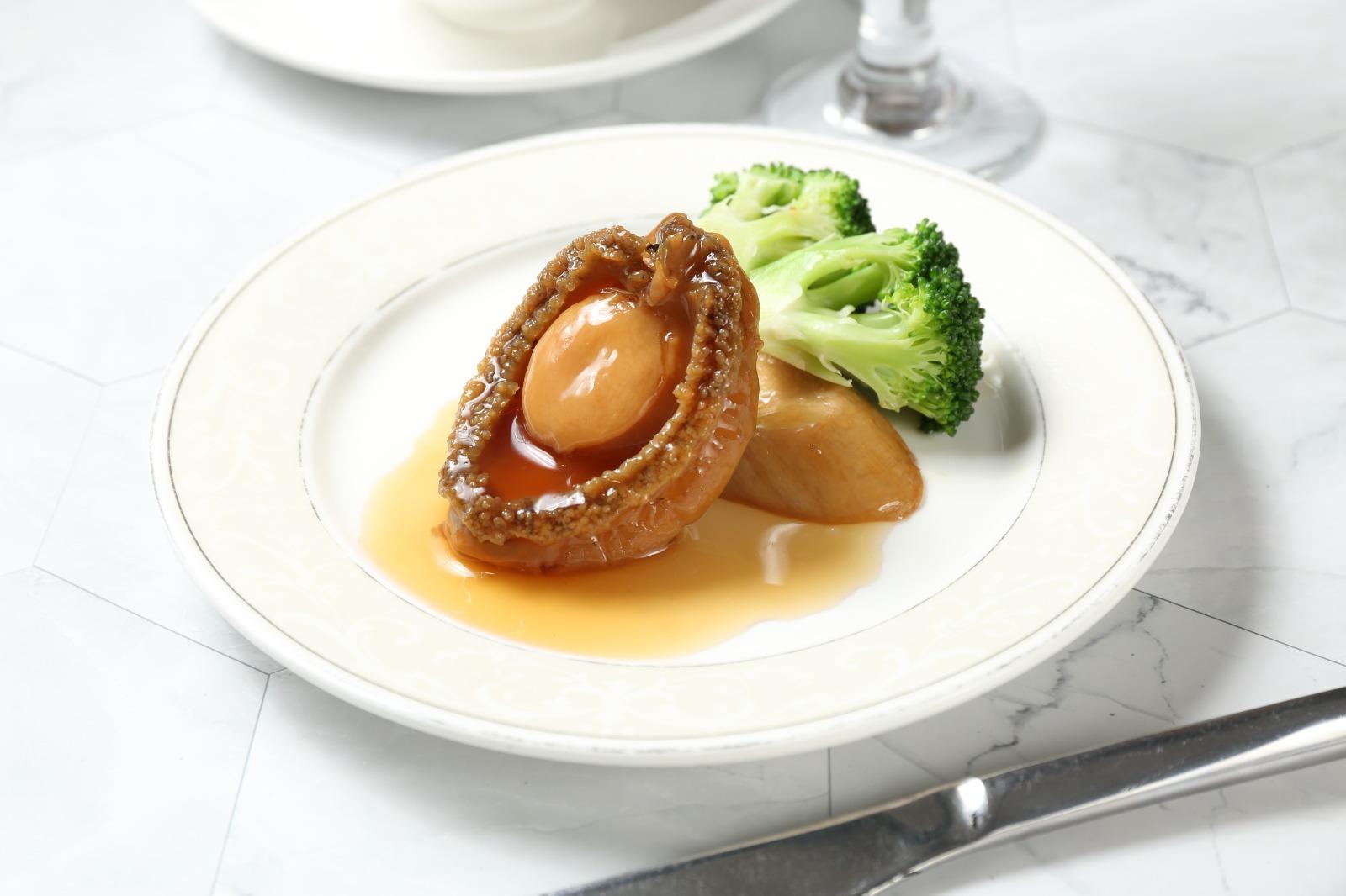 特盛三式(鮑汁原隻鮑魚伴百靈菇)