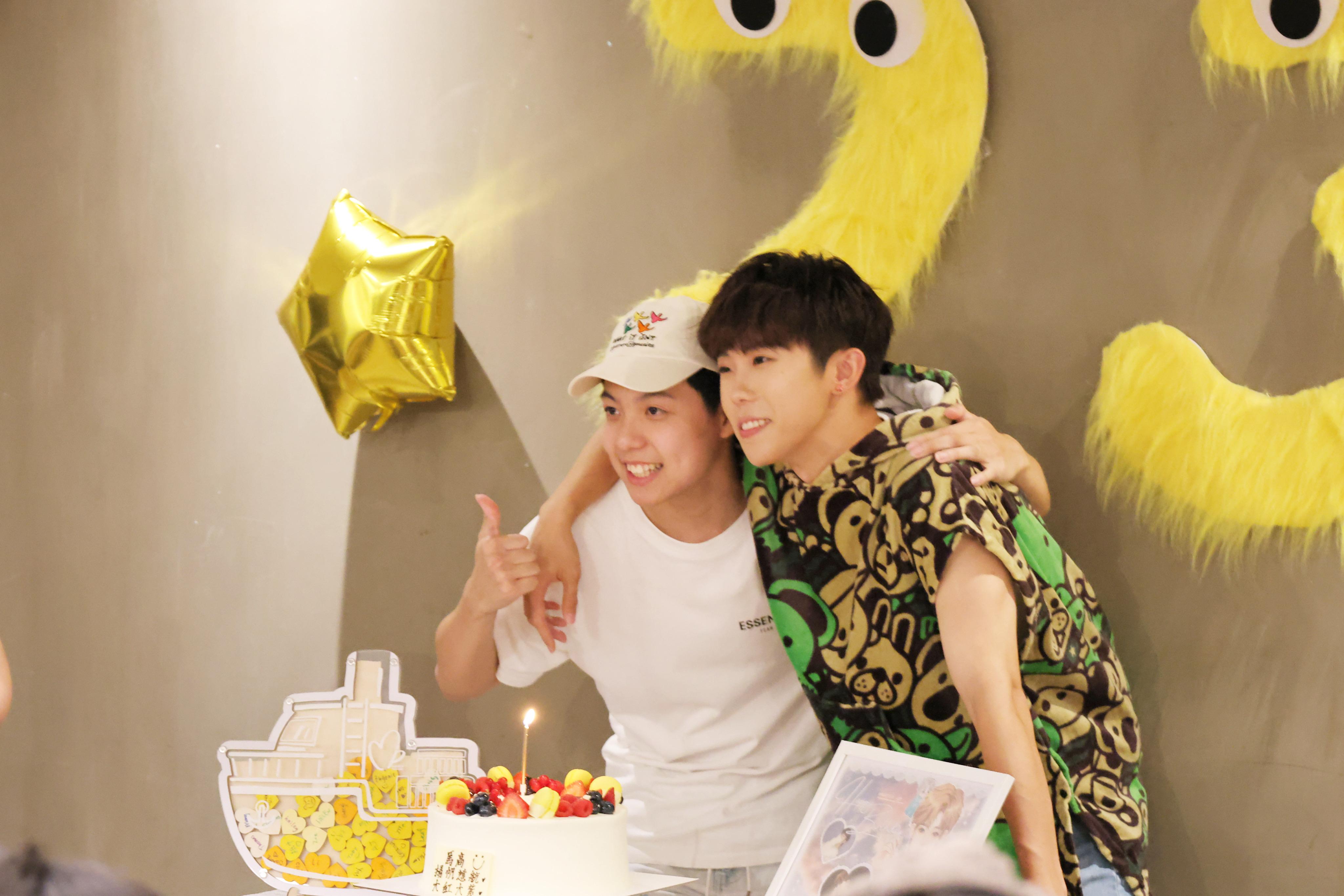 葉振弘與粉絲合照。