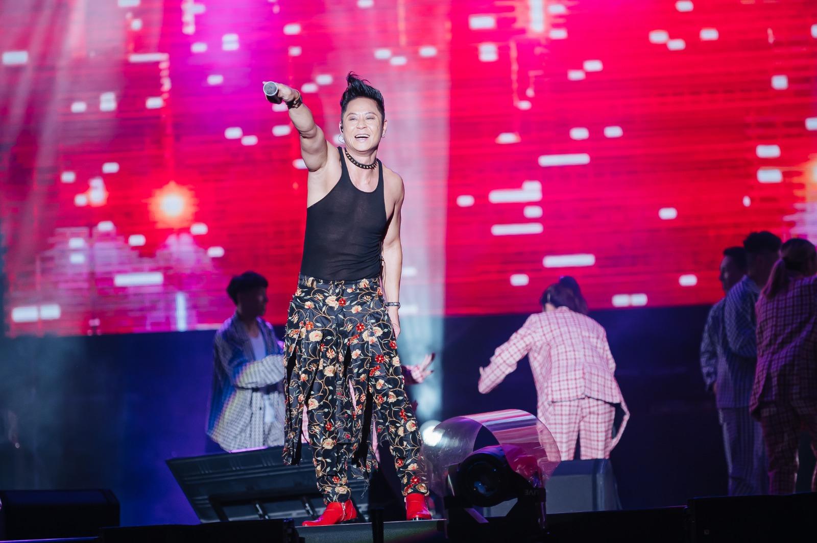 台下觀眾反應熱烈,傑仔感動眼濕濕。