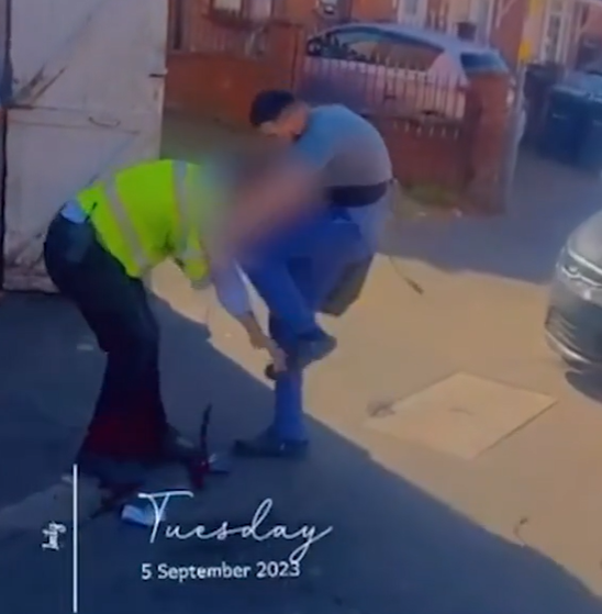 伯明翰破產|兩交通督導員被暴民毆打。(互聯網)