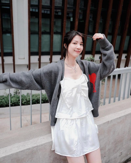 港女偏好休閒風。(圖片來源:Instagram@herachann)