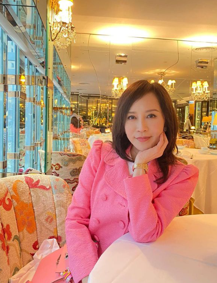 鄭裕玲(Do姐)「至八會」好姊妹顧紀筠保養得宜(網上圖片)