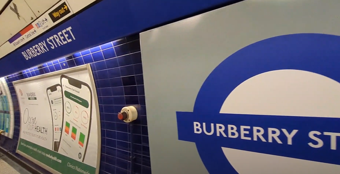移民英國|站內顯示該站臨時改名為「Burberry Street」。(互聯網)