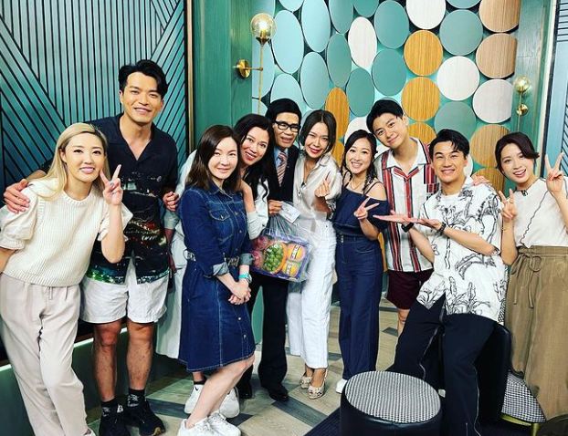 宋芝齡IG上載多張相片慶與《流行都市》台前幕後一同慶祝祝安德尊62歲生日正日