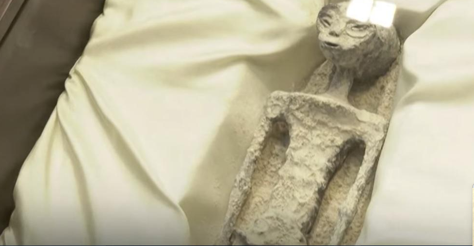 外星人遺骸|墨西哥國會日前公開兩具「非人類遺骸」,被指是外星人。(互聯網)