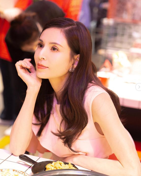 57歲李若彤可算是不老小龍女。(李若彤微博)