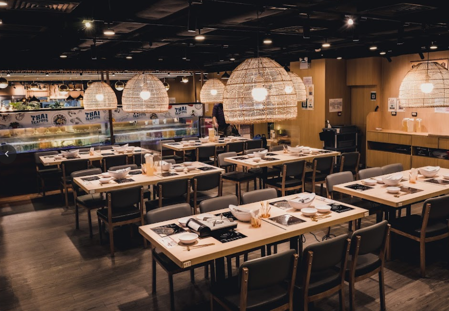 「泰金鍋」自開業以來,因放題性價比高而深受大眾歡迎,全店佔地約7,000呎,設有約200座位。