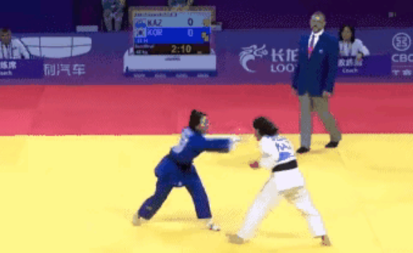 南韓選手李慧卿在比賽期間不慎出手掌摑哈薩克對手的臉部(影片截圖)