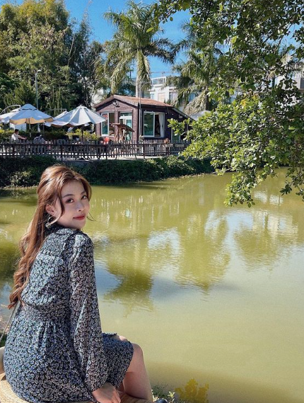 何思懿身高166.5cm,嗜好跳舞、唱歌、畫畫、鋼琴。(何思懿IG)