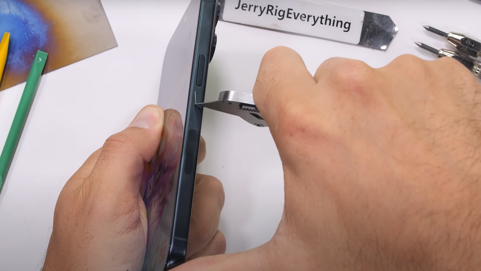 iPhone 15 Pro Max 測試過程。(互聯網)