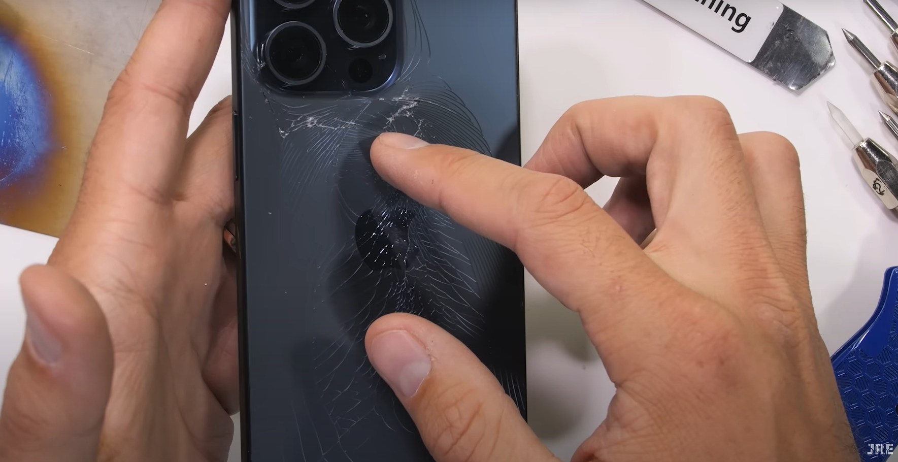 iPhone 15 Pro Max 測試過程。(互聯網)