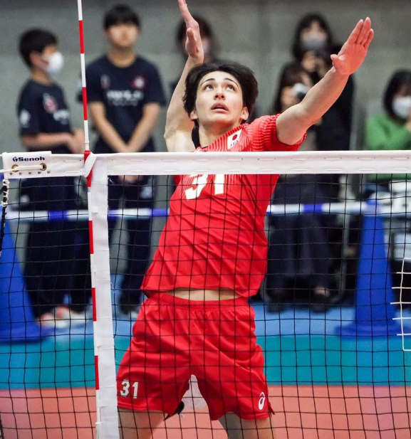 日本排球隊的高橋慶帆是日本及伊朗混血兒,身高193cm。(新華社)