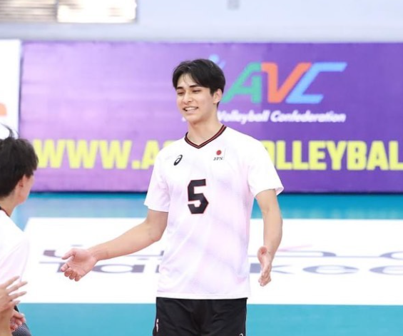 日本排球隊的高橋慶帆是日本及伊朗混血兒,身高193cm。(網上圖片)