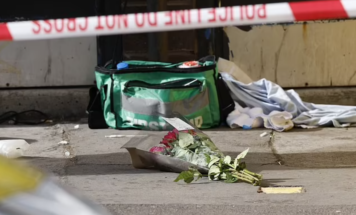 英國倫敦17歲少年斬死15歲少女 疑送花遭拒 現場遺下花束