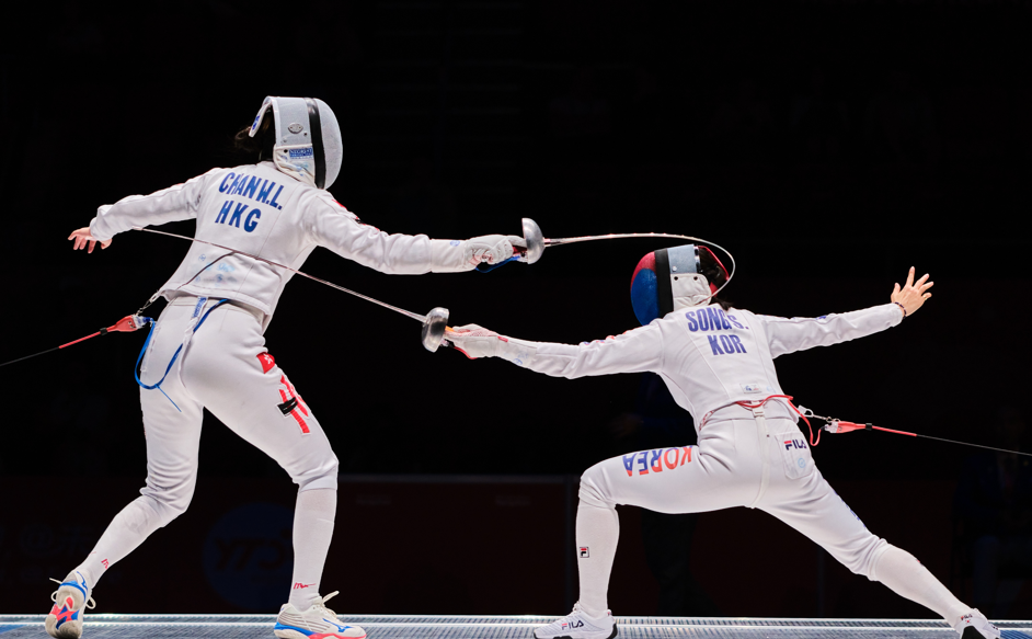 江旻憓、陳渭泠、佘繕妡及朱嘉望於女子重劍團體決賽以34:36不敵南韓奪銀(港協暨奧委會)