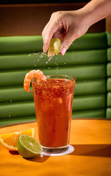 番茄蜆肉雞尾酒醬汁、新鮮橙汁、柑橘、辣椒醬及啤酒調製Savoury Michelada(HK$88)