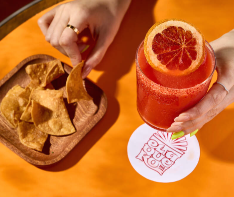 Rose Hip Rose(HK$88)以注入辣椒龍舌蘭酒、士多啤梨、柑橘及胡椒粉末,杯口沾上玫瑰鹽