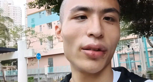 耐何很多網民認為他的表情和形態與網絡紅人「劉馬車」撞樣。(圖片來源:YouTube@劉馬車)