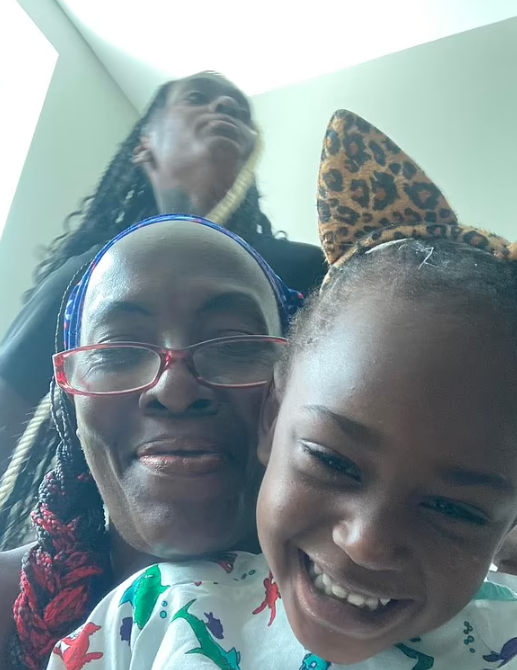 Serenity已出院但手指未知能否完全康復。(互聯網)