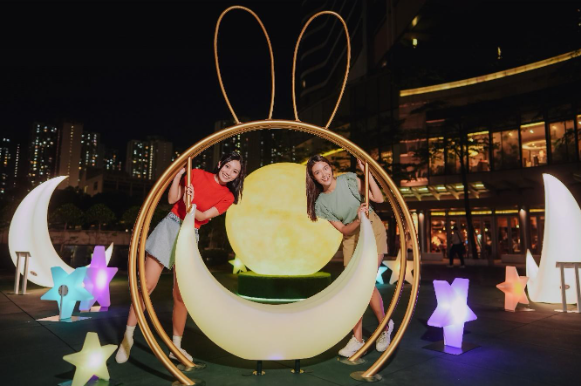 PopCorn巨型月亮及星星主題裝置 最啱一家大細團圓打卡