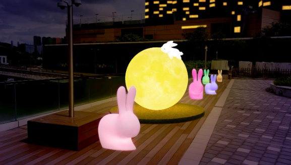 青衣城2期天台花園巨型月亮配上發光兔仔 中秋觀月最佳去處