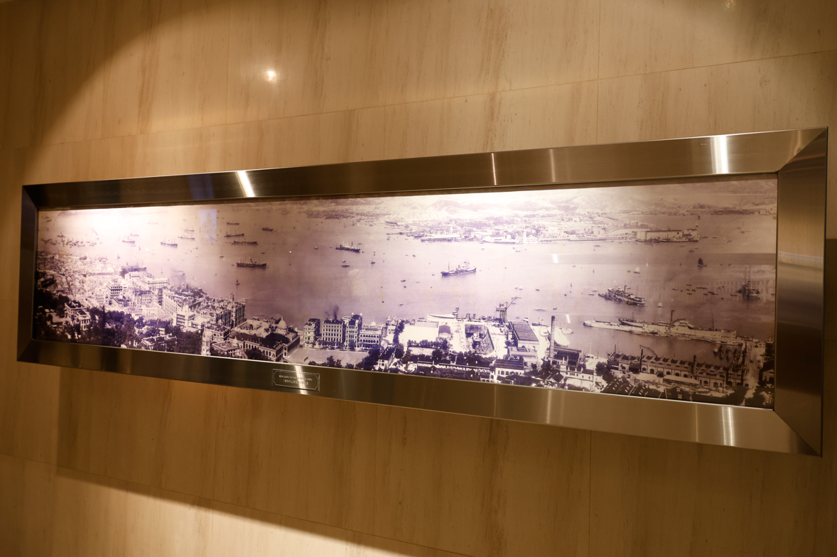 如此具有歷史意義的六國飯店,更成為英國作家書寫《蘇絲黃的世界》的背景,同時也見證了灣仔的滄海桑田。(攝:林俊源)