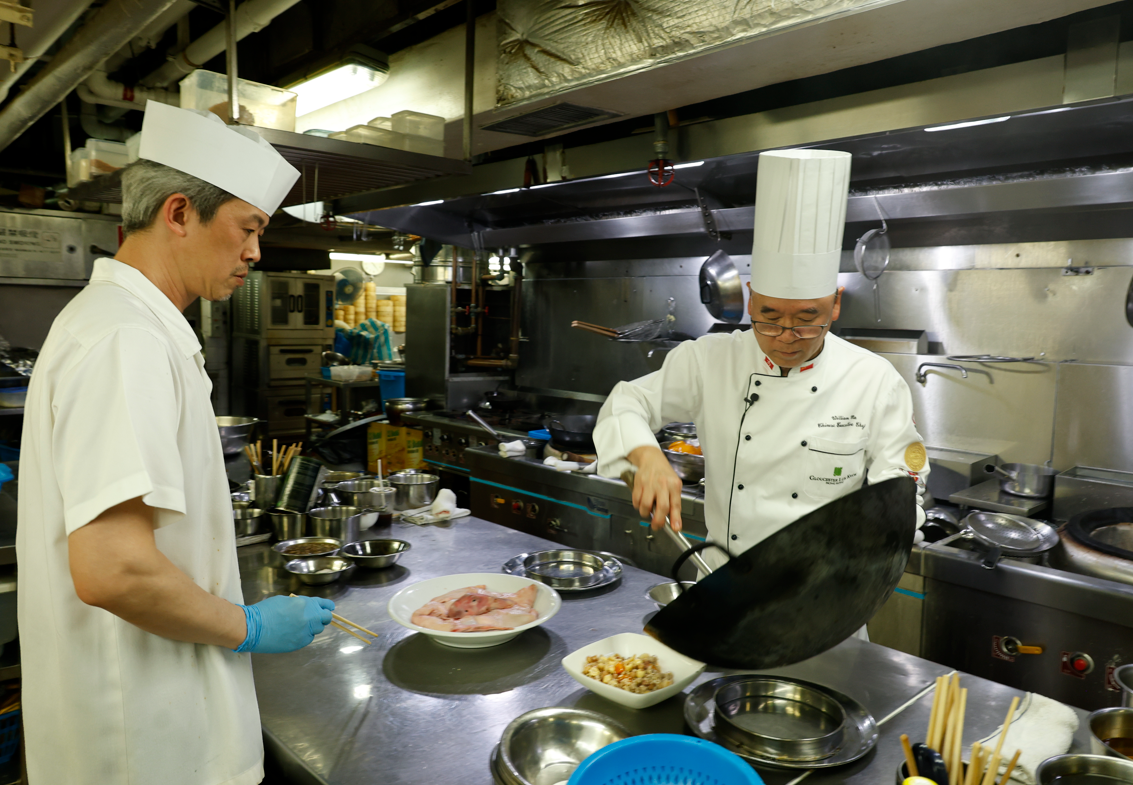 馬師傅日常在廚房愛與同事説笑,毫無架子。(攝:林俊源)