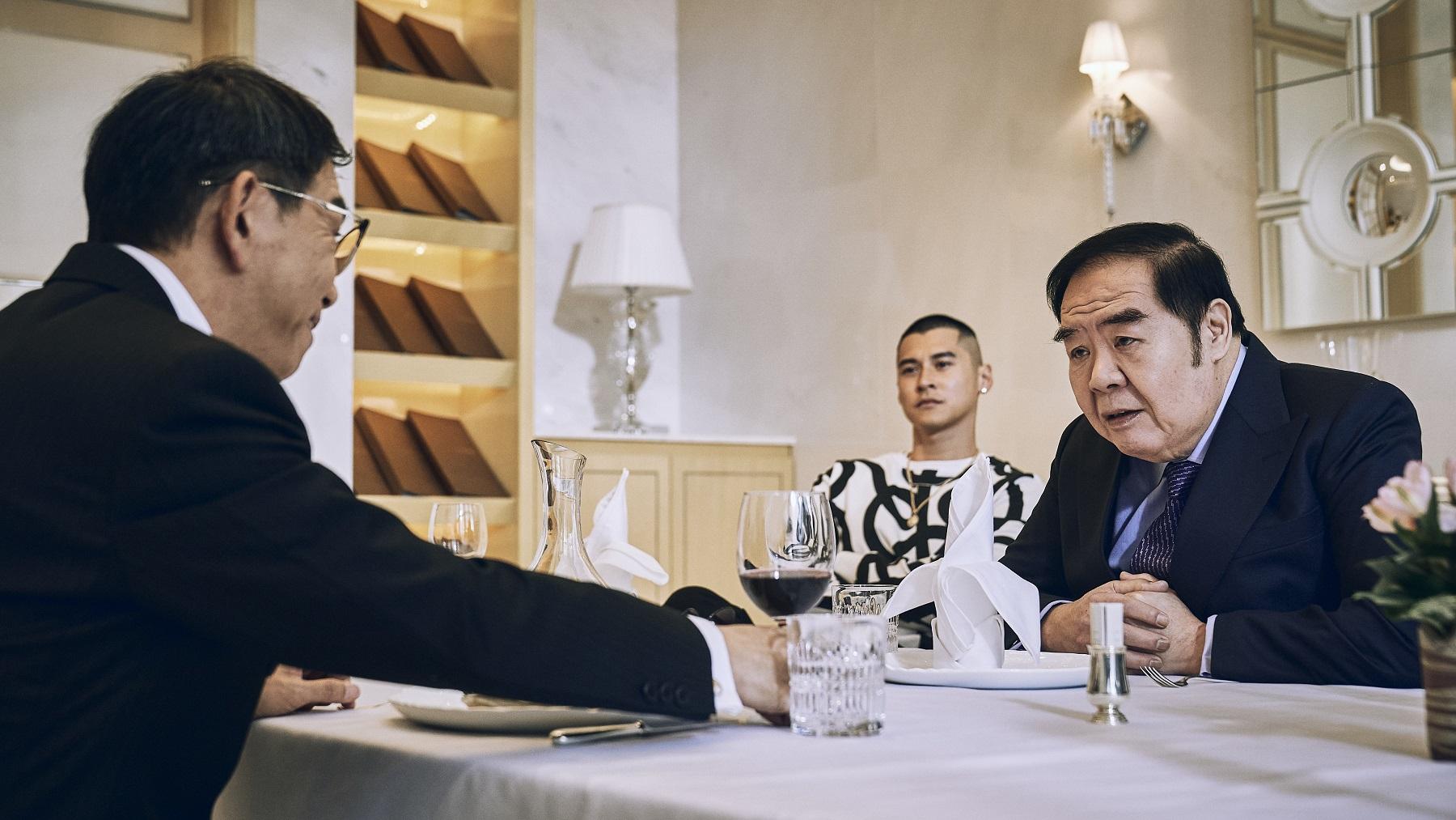 鄭則士、袁富華與陳家樂在《紮職2》鬥戲