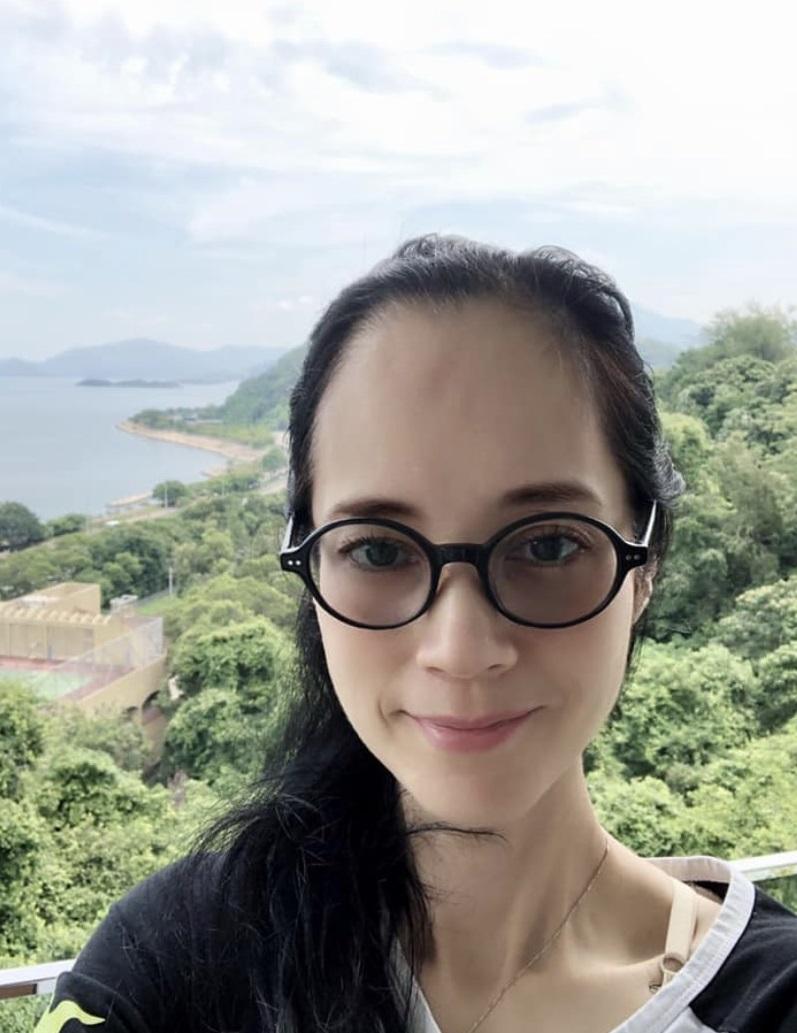 鄭艷麗2020年6月自爆患上厭食症,一度暴瘦至90幾磅。