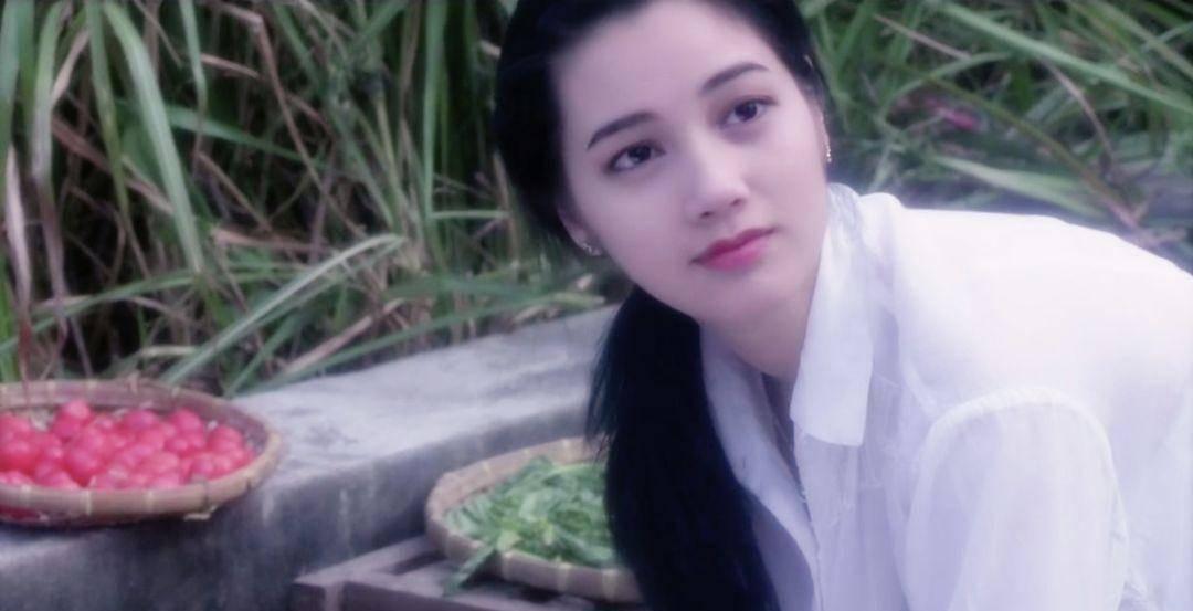 鄭艷麗當年由公仔箱轉型成三級片女星,可惜從影以來未能大紅大紫。