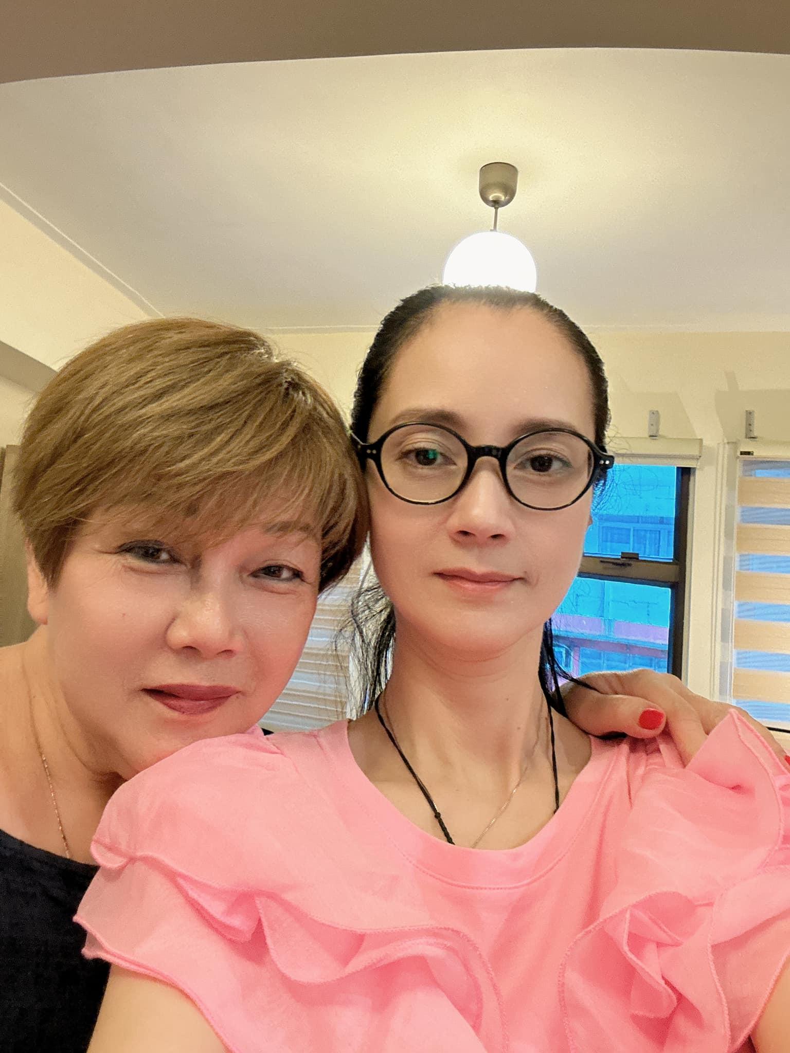 鄭艷麗已經出院,並抽時間見好朋友。